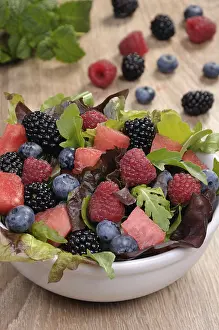 Green Leafy Vegetables Drucke: Fruit salad with blackberry, raspberry