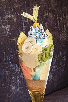 Deserted Dessert Table Drucke: Fruit sundae on brown background