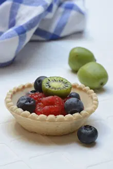 Kiwi Fruit Nutrition Facts Drucke: Fruit in tartlet base, raspberry