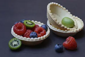 Baked Goods Preparation Drucke: Fruit in tartlet base, raspberry