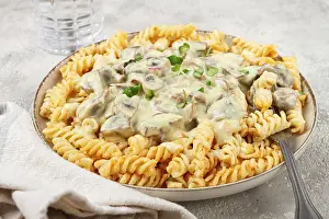 Fusilli Pasta Drucke: Fusilli pasta, with champignons