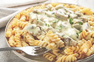 Fusilli Pasta Drucke: Fusilli pasta, with champignons