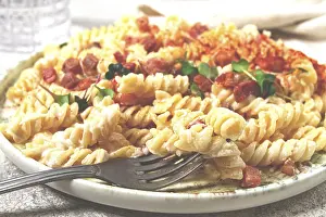 Fusilli Pasta Drucke: Fusilli pasta with cheese and bacon