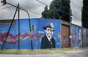 Urbane Kunst Drucke: Garaffiti eines berühmten Tangotänzers auf einer Wand in Adrogue.