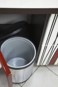 No People In The Kitchen Scene Drucke: Empty garbage can on new and modern kitchen