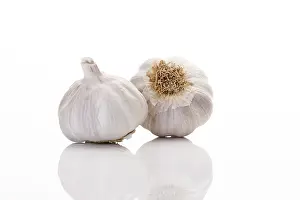 Garlic Bulb Photography Drucke: Two garlic bulbs