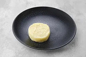 Weight Loss Diet Food Drucke: Garnish to the main dish, portion of mashed potato