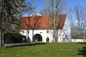 East Germany Tourist Attraction Drucke: Gatehouse to the former manor in Dolitz