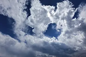 Outdoor Photography Drucke: Gathering clouds in sky