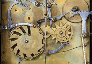 Clockwork Mechanism Drucke: Gears and cogs in the clockwork of a historical pendulum clock