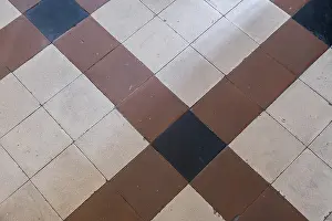 Checkerboard Pattern Drucke: Geometrically arranged tiles in a chequerboard pattern of beige
