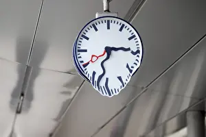 Deserted Train Station Drucke: German train station clock, time is running