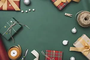 Gift Wrapping Ideas Drucke: Gift boxes with string ribbon christmas