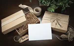 Ecofriendly Packaging Drucke: Gift packaging boxes mock up with jute string