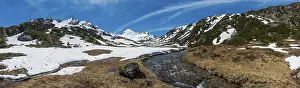 Low Angle Mountain View Drucke: Giglachbach flows by mountains