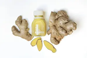 Alternative Medicine Ginger Drucke: Ginger, ginger root and ginger shot