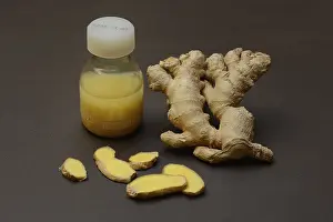 Healthy Ginger Nutrition Drucke: Ginger, ginger root and ginger shot