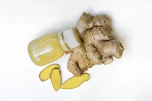 Natural Remedy Drucke: Ginger, ginger root and ginger shot