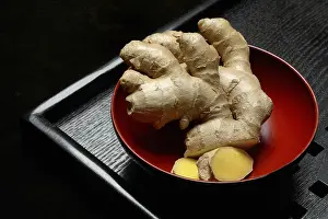 Ginger Root Health Benefits Drucke: Ginger, ginger root in tea bowl