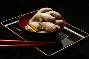 Ginger Root Tea Drucke: Ginger, ginger root in tea bowl