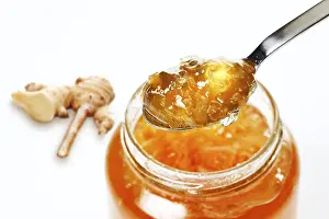 Studio Background Cuisine Drucke: Ginger jam on a spoon and in a jar