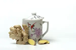 Root Vegetable Pictures Drucke: Ginger root with cup, ginger tea