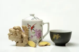 Ginger Spice Drucke: Ginger root with cup, ginger tea