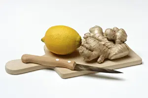 Ginger Root Nutrition Drucke: Ginger root and lemon on cutting board with knife