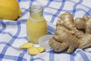 Ginger Root Nutrition Drucke: Ginger root, lemon and ginger shot