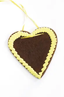 Studio Shot Of Sweets Drucke: Gingerbread heart for self-labeling