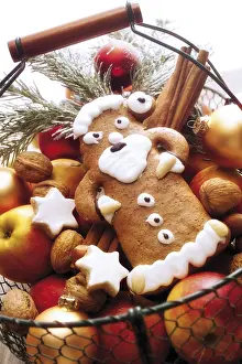 Baked Goods Studio Shot Drucke: Gingerbread man