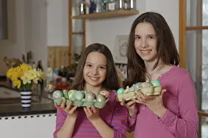 Coloured Easter Eggs Drucke: Girls with coloured Easter eggs for the Easter basket