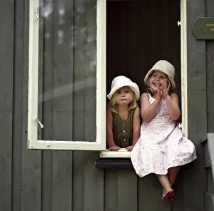 Childhood Humor Drucke: Two girls in a window