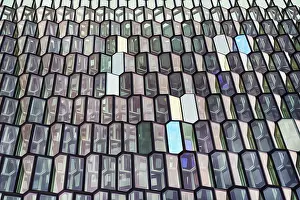 Drucke von Detail des Glasfassades, Konzerthalle Harpa, Architekt Henning Larsen, Fassade vom Künstler Olafur Eliasson, farbige Lichtreflexe, stilisierte Ölmalerei, Reykjavik, Island Detail der Glasfassade Reykjavik Drucke: Detail der Glasfassade.