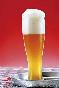 Alcoholic Drink Drucke: Glass of wheat beer