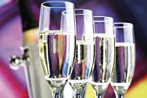 Sparkling Wine Bottle Drucke: Four glasses of champagne