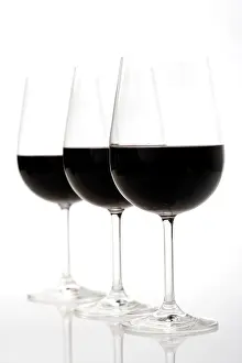 Red Wine Glasses Drucke: Three glasses of red wine