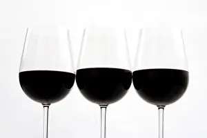 Red Wine Glasses Drucke: Three glasses of red wine