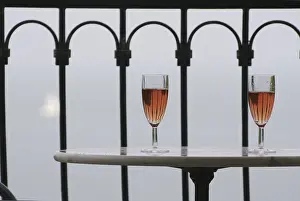 Champagne And Food Pairing Drucke: Two glasses sparkling vine