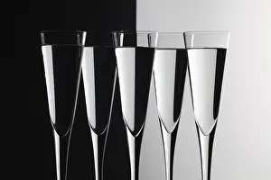 Crystal Glassware Drucke: Glasses of water on the glass table