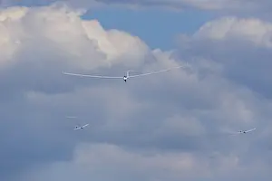Two Seater Sailplane Flight Drucke: Gliders fly in the sky, Germany