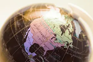 Detailed Studio Shot Drucke: Globe