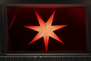European Winter Scenes Drucke: Glowing advent star in a window