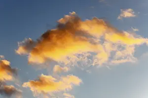 European Travel Images Drucke: Glowing clouds in the evening sky at sunset