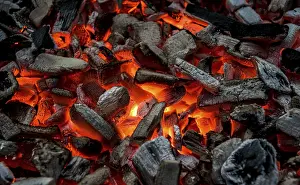 Deserted Campfire Drucke: Glowing coals