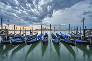 Venice Gondolas Drucke: Gondolas in St Mark's Square in Venice
