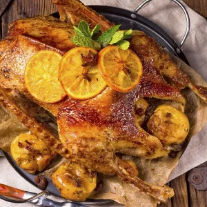 Baked Vegetable Meal Drucke: Goose with red cabbage