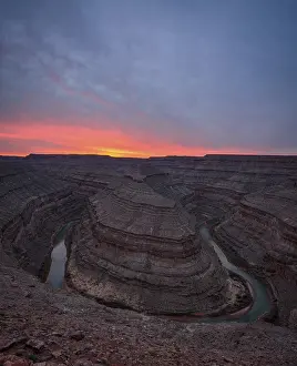 Natural Reserve USA Drucke: Goosenecks at sunset, river loop