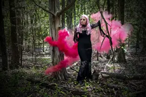 Dark Glamour Photography Drucke: A gorgeous gothic model acts in a forest environment