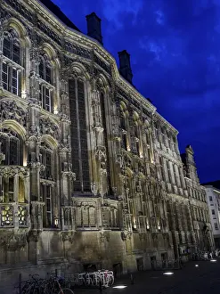 Gent Drucke: Ein weiteres gotisches Gebäude in der Nacht.